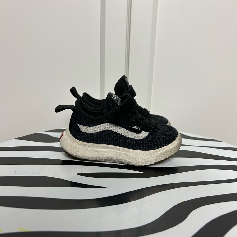 Vans ultrarange black white
